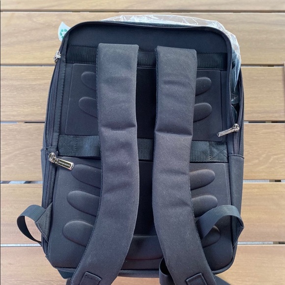 Black Maverick & Co. Explorer Light Backpack - Picture 2 of 3